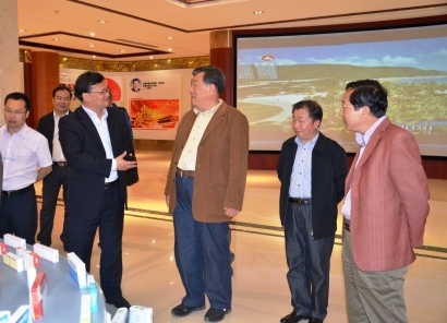 全國政協科教文衛體委員會副主任、中國文聯副主席、中國音樂文學學會主席陳曉光參觀考察仁和集團