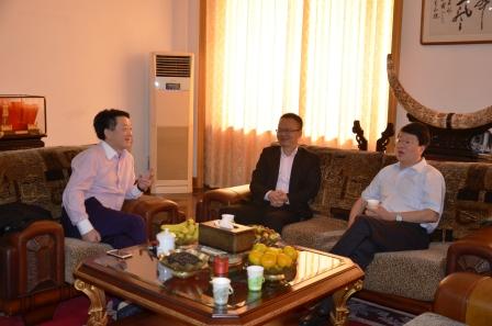 江西省藥監(jiān)局李艦海局長視察仁和集團 (1).jpg