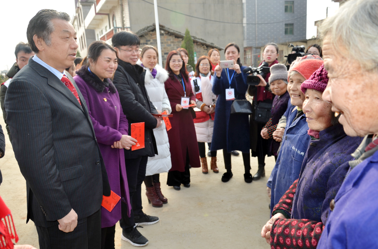 （送審）仁和集團(tuán)走訪慰問杏塘村委困難群眾 (1).png